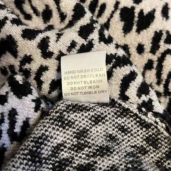 J.NNA Dolman Sleeve Sweater - Picture 6 of 6